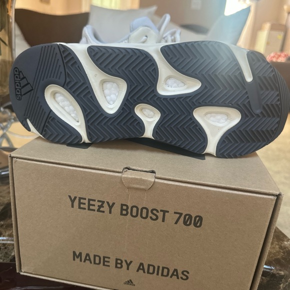 Only use once 9/10 condition comes with original box price negotiable - Picture 6 of 9